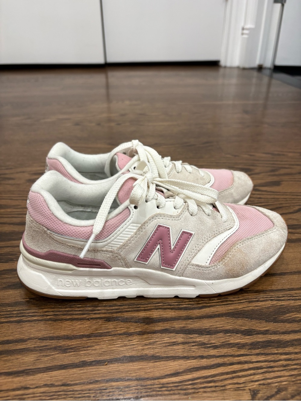 New Balance 997H Women's Pink & Cream Retro Athletic Sneakers (size 7)
